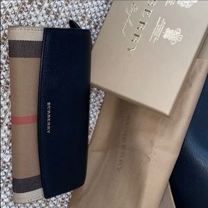 Selling Burberry wallet